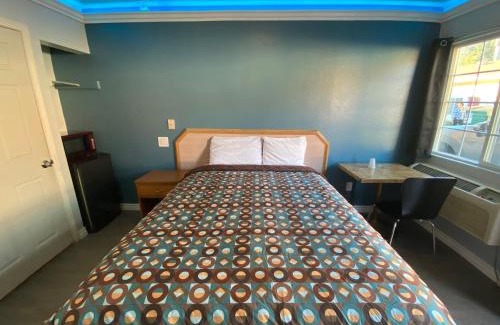 South Gate Hotel | Sands Inn