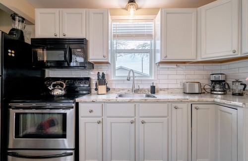 Leamington Cottage | Sandside Beach House Near Point Pelee