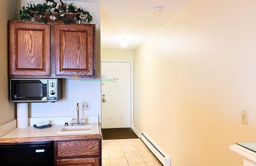 Traverse City Condo | Sandy Beach! Pool, air conditioning. Traverse City studio condo on the Bay