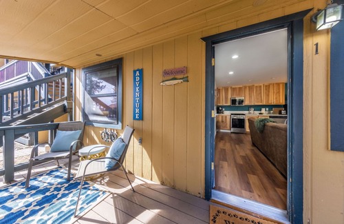 Tahoe Vista House | Sandy Cove on the North Shore -Lakeside Cottage w Private Pier + Beach, & HOA Amenities
