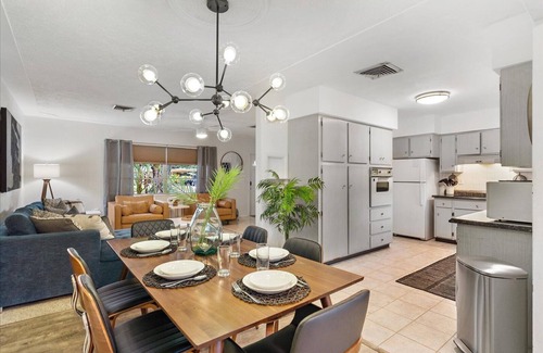 Alta Vista House | Sandy Feet Retreat | Private Pool + Ping Pong!
