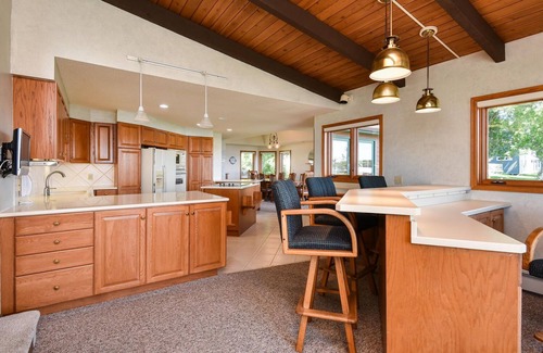 Mound House | Sandy Shore Beach House: Lake Minnetonka
