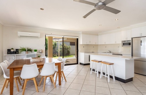 Yamba House | Sandy Shores | Absolute Waterfront with swimming pool