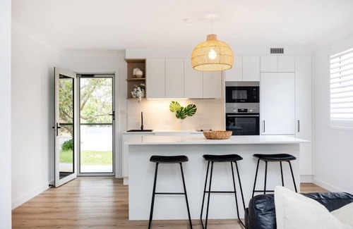 Mollymook Beach Apartment | Sandy Shores Summary: