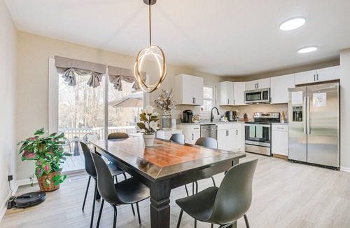Sanford House | Sanford Family Home w/Deck ~ 2 Mi to Downtown!