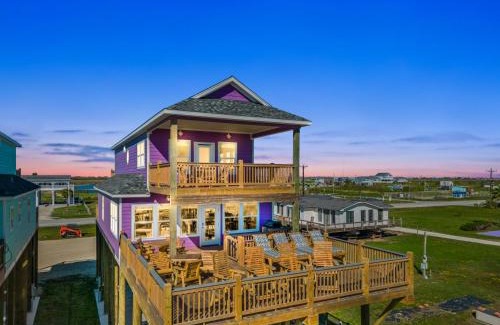 Port Bolivar House | Sangria Sunset by BV! NEW Beachfront 5BR, Sleeps 18, Multiple Decks!