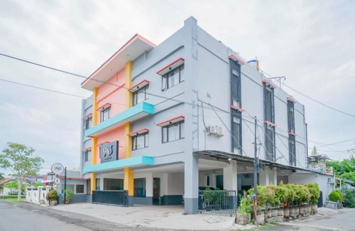 West Cirebon Hotel | Sans Hotel Widarasari Cirebon