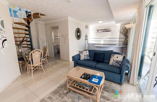 Broadbeach Apartment | Santa Anne By The Sea
