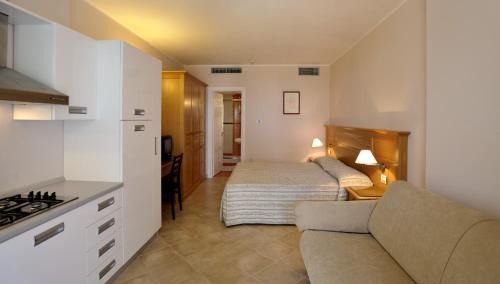 Marinella Di Cutro Resort | Santa Monica Resort
