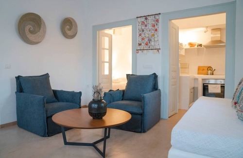 Emporio House | Santorini-treasures strawberry villa traditional