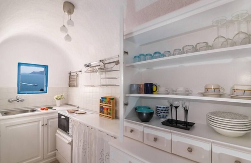 Oia House | SantoriniParadise: BLUE & WHITE cave house, authentic experience, Caldera view