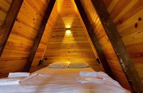 Yanik Hotel | Sapanca Taş Ev & Bungalow