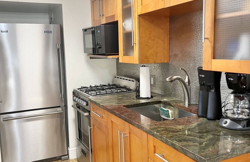 North Miami House | Sapphire Suite