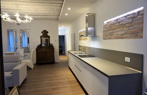 Castello Apartment | SARA'S LUXURY HOME 5 MINUTES FROM S.MARCO SQUARE IT027042C2M2HHTK9B