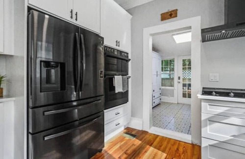 Downtown Historic District House | SaraCasa - First Floor House 2Br/1.5Bath