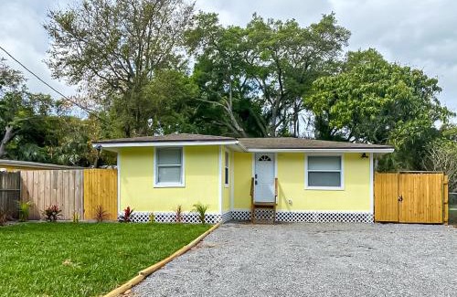 North Sarasota House | Sarasota Modern, Spacious, Comfy, Queen Beds, Backyard Rental