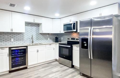North Sarasota House | Sarasota Modern, Spacious, Comfy, Queen Beds, Backyard Rental