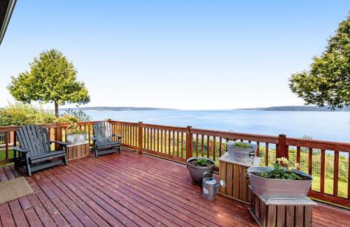 Langley House | Saratoga Waterview Escape