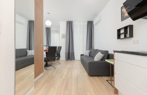Wilanow Apartment | Sarmacka 23 - studio close to Medicover and Paley