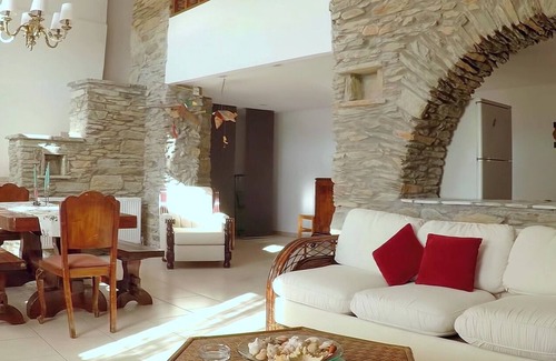 Salamis Villa | Saronic Citadel Villa with pool and Starlink 400Mbps Internet