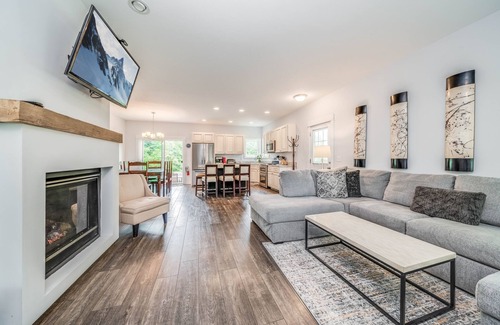 Saugatuck House | Saugatuck: Newer Home ~ On-The-Hill-Steps From Everything!
