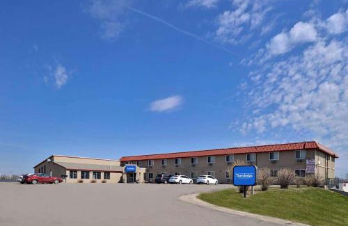 Sauk Centre Hotel | Sauk River Inn & Suites, a Travelodge by Wyndham