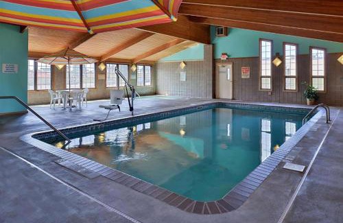 Sauk Centre Hotel | Sauk River Inn & Suites, a Travelodge by Wyndham