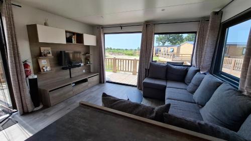 Kropswolde Ski Chalet | Savacejo Luxe Nieuw Chalet met Prachtig Uitzicht op het Zuidlaardermeer