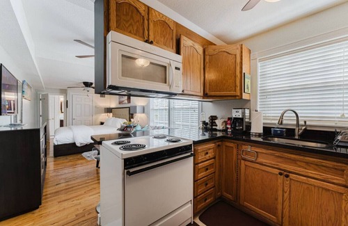 Flamingo Parks Condo | Savannah Apartment: a Cozy Retreat w/Heated Pool