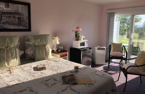 Himrod Hotel | Savannah House Wine Country Inn & Cottages
