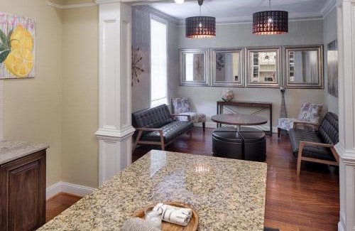 Old West Broad Neighborhood House | Savannah Lez Frederick: Premier