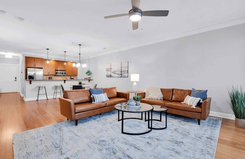 Old West Broad Neighborhood Condo | Savannah Residences|Private Parking|2BR/2BA