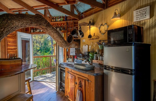 Celeste Bed & Breakfast | Savannah's Meadow