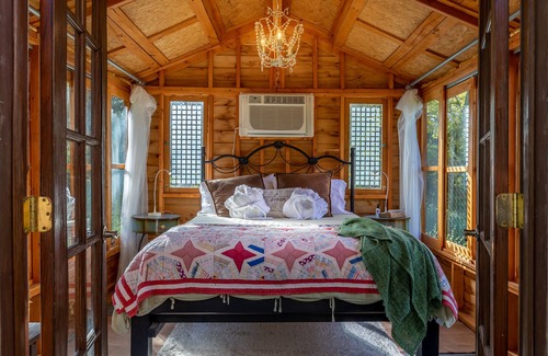 Celeste Bed & Breakfast | Savannah's Meadow