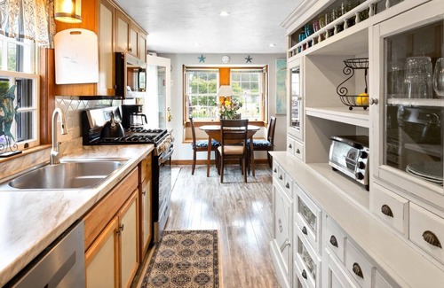 Wareham Center House | Save 10% on Fall Stays - Book by Nov 21!
