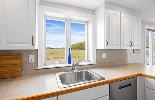 Minot House | Save 10% on Fall Stays - Book by Nov 21!