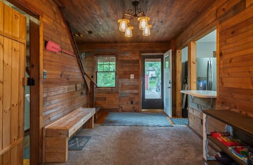 Canastota House | Saved by the Bay