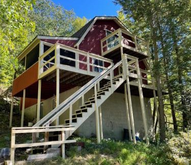 Bushkill Ski Chalet | Saw Creek Cabin - Regent Hilltop