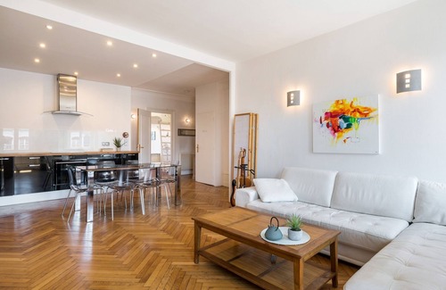 Voltaire - Saint Amour Apartment | ★ SAXE & THE CITY ★ 90m², 1 to 8, Balcony with Fourvière view, Central LYON ❤️