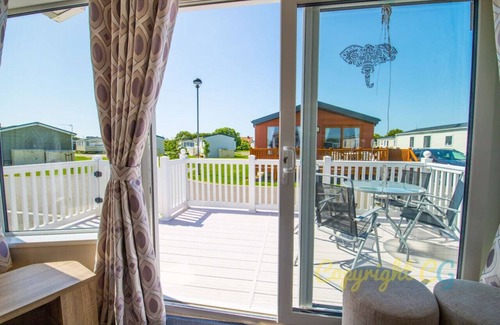 Camber RV Rental | SBL54 - Camber Sands Holiday Park - Mini Lodge - Sleeps 8 - 3 Bedrooms