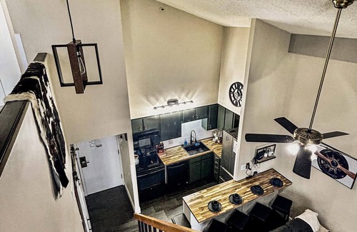 Snowshoe Condo | SC 2508: Spoil yourself in this remodeled & classy 2BR loft w/pool!