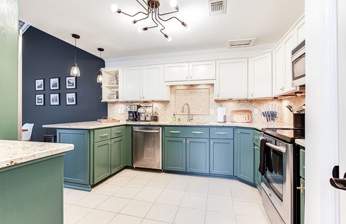 Town Center House | Scandi Chic-mins to KSU/DT, w/King, Pet friendly