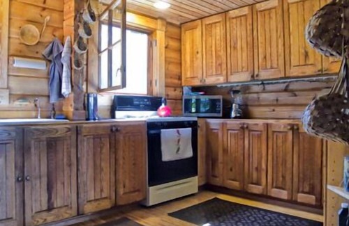 Huelo Ski Chalet | Scandinavian Chalet, Ocean View, Tropical, Entire Home, King, Jacuzzi, Permited