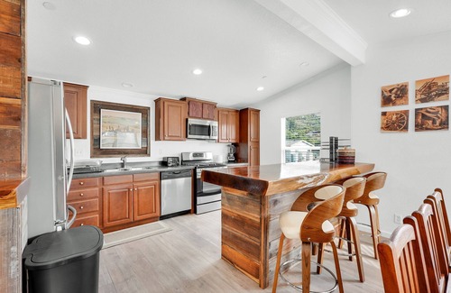 Castro Valley House | Scape to the Ranch: Relax, Work or Explore w/WiFi in fabulous Castro Valley