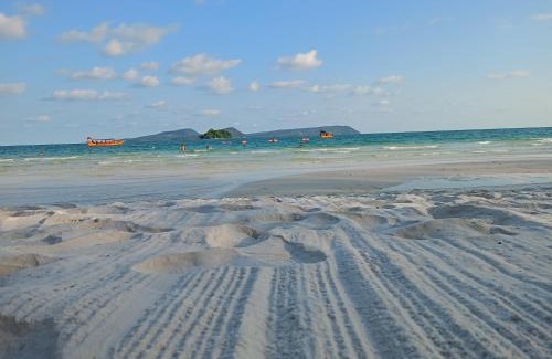 Koh Rong Resort | SCARLET SAILS BUNGALOW
