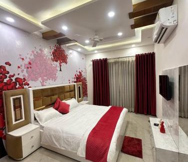 Zirakpur House | Scarlet stay by Cama villa