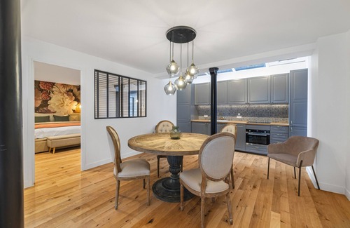 Archives Apartment | Scarlett, 2BR/2BA, 6 people