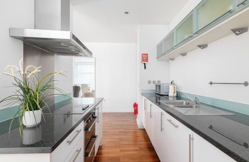 Canary Wharf Apartment | Scenic 2-Bed in Canary Wharf