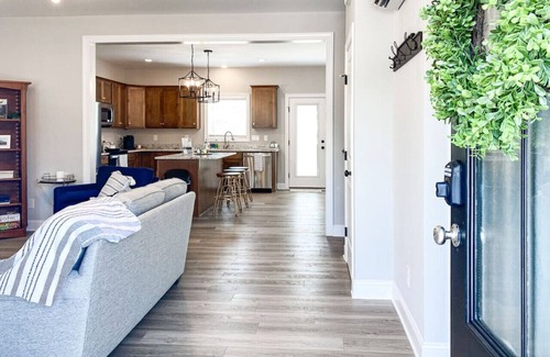 Forest House | Scenic 3-Bed Home - Modern, Serene, Keyless Entry!