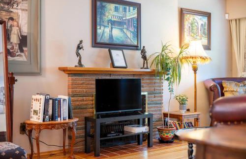 Fraserview House | Scenic and Radiant Haven in the Heart of Vancouver